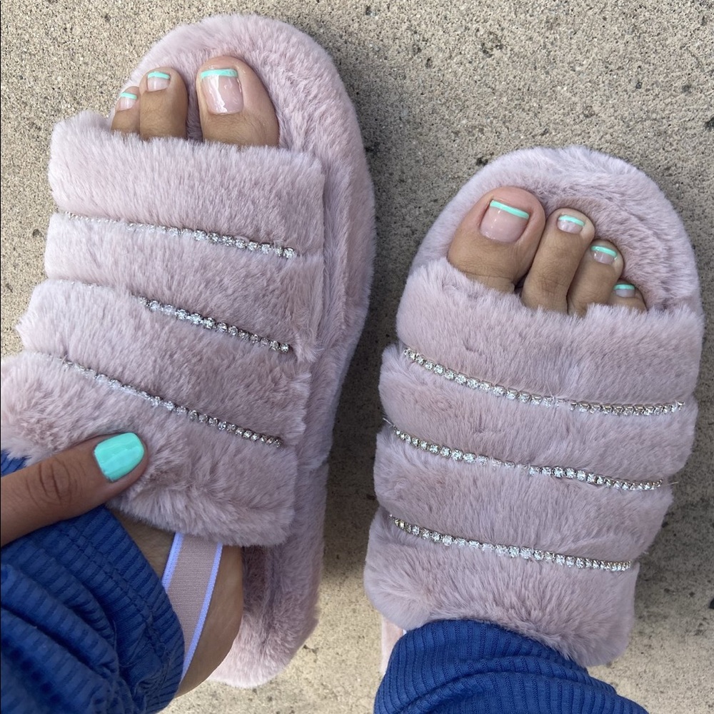 🔥Fluff puff Fur Slippers Pink Ships🔥 - Picture 2 of 4